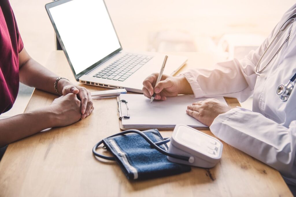 A adoção de um sistema de agendamento de exames oferece diversos benefícios para as clínicas e seus pacientes, contribuindo para uma gestão mais eficiente e assertiva. 